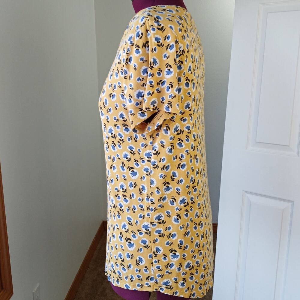 dip Classic Yellow Floral Print V-neck Tee Large blue white basic comfort rayon - Picture 2 of 10